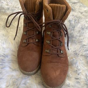Universal Thread lace up fall boot